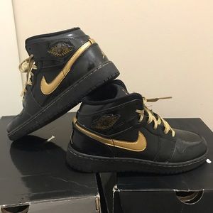 Air Jordan 1 metallic gold & black patent leather